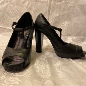 Platform Vera Wang Peeptoe Pumps, black